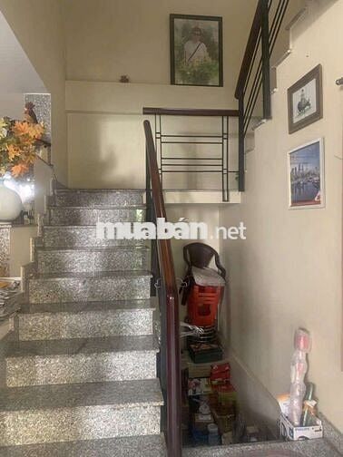 Nhà 1 hầm + 4 lầu có 15 phòng, HXH 8m dt 141m2 ngang 8m A4 hoàn công