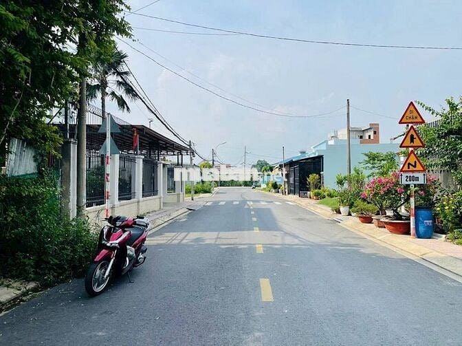 CẦN TIỀN XOAY VỐN - BÁN NHANH ĐẤT TT CỦ CHI 100M2 GIÁ CHỈ 450TR SHR