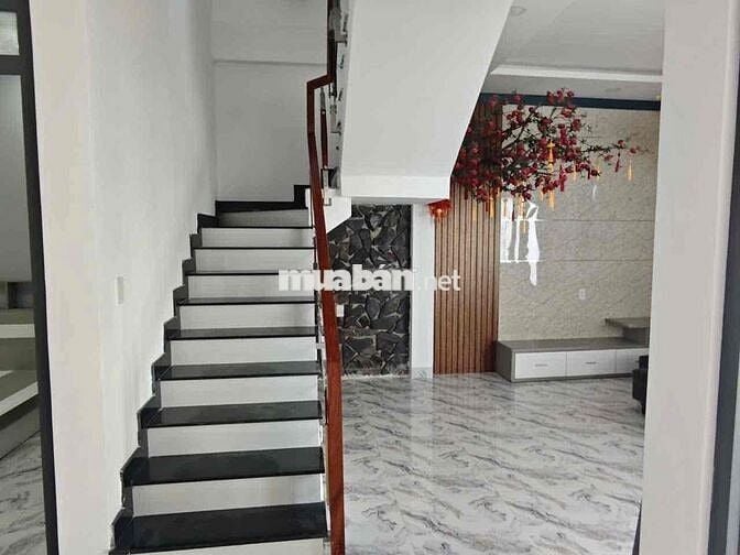 Nhà Thuê Full nội thất 3pn, Sân oto Mai Hắc Đế