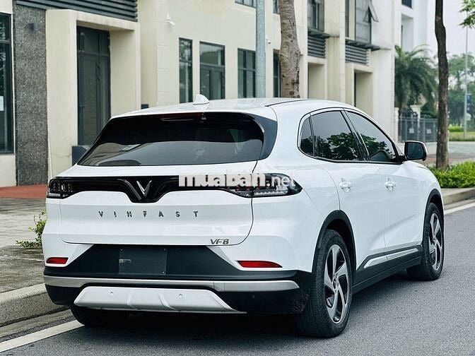 VinFast VF8 Eco AWD 2023 - 745 Triệu