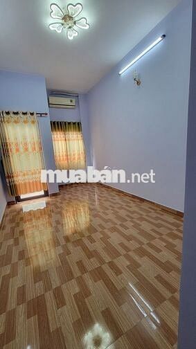 Nhà 100/4b Tạ Uyên Q11 3,5x12m 3L 2pn 3wc 10 triệu