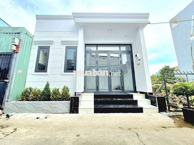 Nhà cấp 4 diện tích gần 90m² chỉ % tỷ 9, hẻm ô tô 1627 Huỳnh Tấn