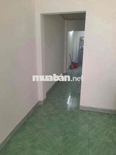 cho thuê nhà dt 4x13 2pn có nội thất à sân rộng đậu 10xe máy ok