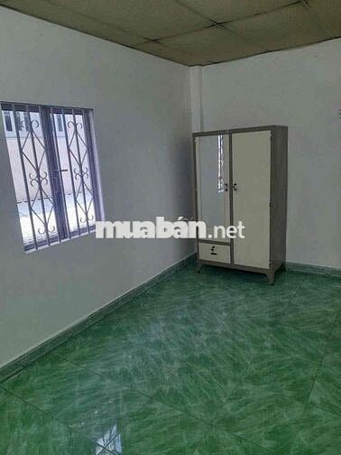 cho thuê nhà dt 4x13 2pn có nội thất à sân rộng đậu 10xe máy ok