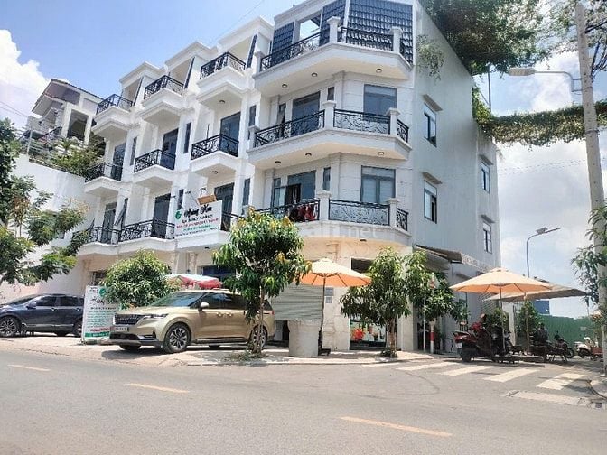 Thanh toán 30% nhận nhà 3 lầu liền kề  khu Tên Lửa, SHR, 