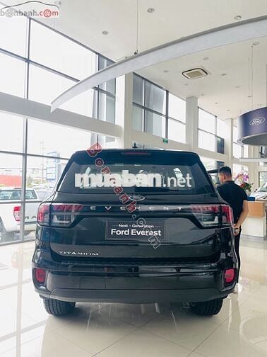 Ford Everest Titanium 4×2 AT Turbo