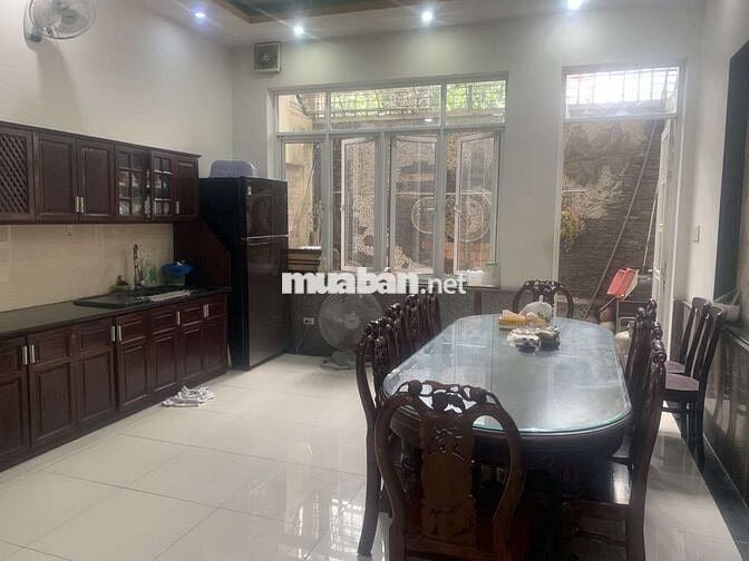 Bán Nhà Mặt Tiền, 3 Tầng, 4PN - KDC Hành Chính Dĩ An, Nhà Đẹp Ở Ngay