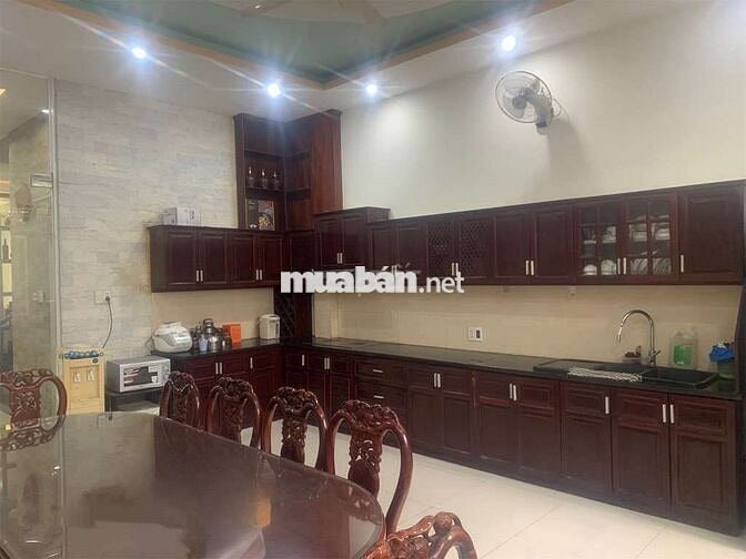 Bán Nhà Mặt Tiền, 3 Tầng, 4PN - KDC Hành Chính Dĩ An, Nhà Đẹp Ở Ngay