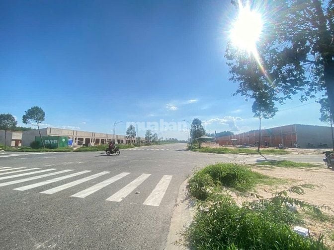 Nhà cấp 4 150m2 gần ngay trường học cấp 2 Bàu Bàng SHR