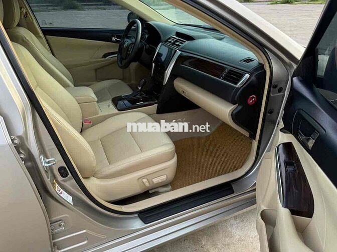 Toyota Camry Sedan 2018 Màu Vàng