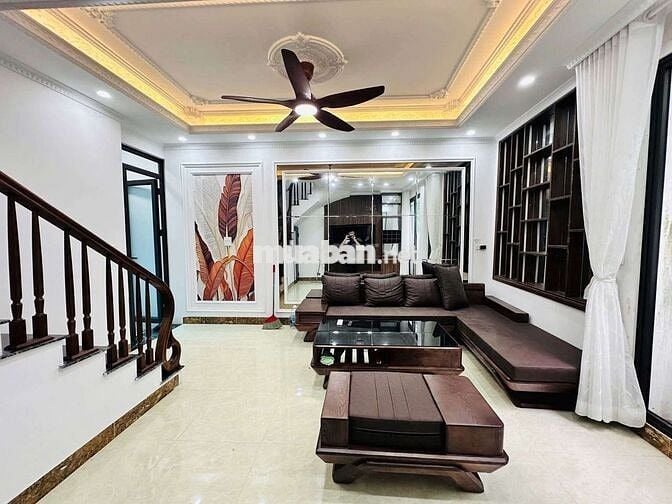 Cầu Giấy, diện tích 40m2, 6 tầng, mặt tiền 4m, giá 9,35 tỷ