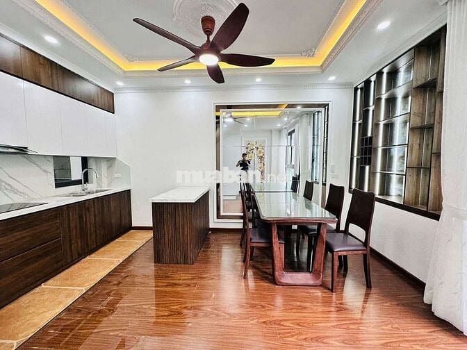 Cầu Giấy, diện tích 40m2, 6 tầng, mặt tiền 4m, giá 9,35 tỷ