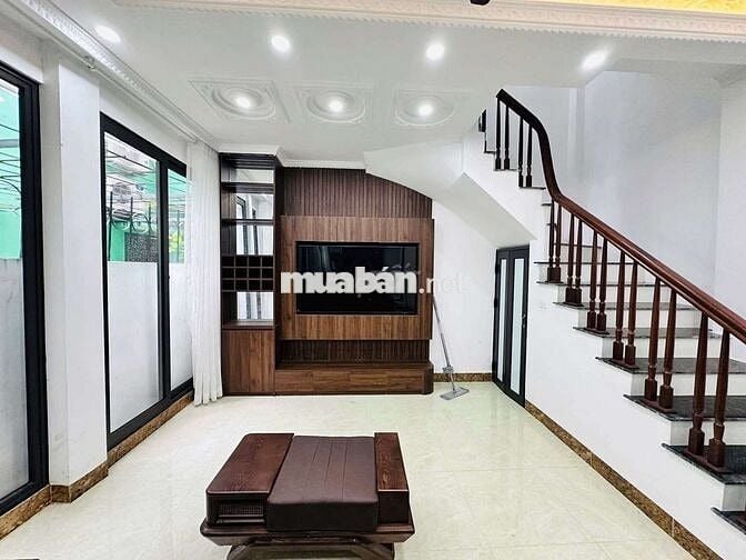 Cầu Giấy, diện tích 40m2, 6 tầng, mặt tiền 4m, giá 9,35 tỷ