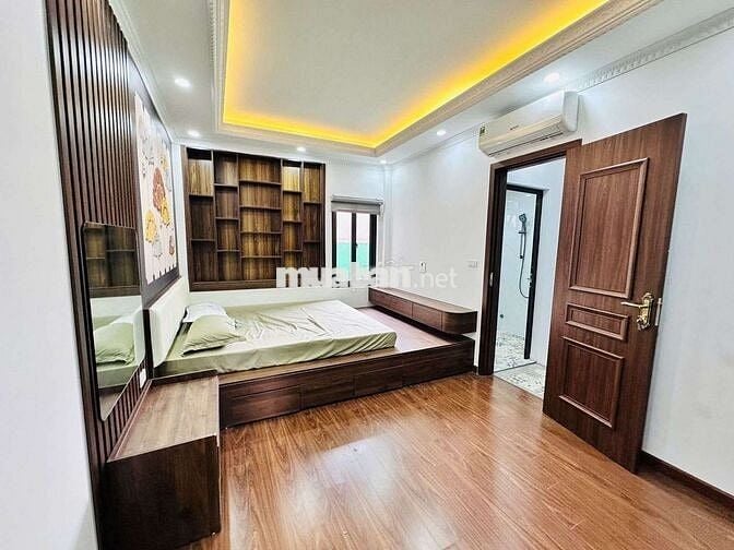 Cầu Giấy, diện tích 40m2, 6 tầng, mặt tiền 4m, giá 9,35 tỷ