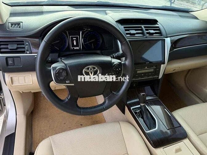 Toyota Camry Sedan 2018 Màu Vàng