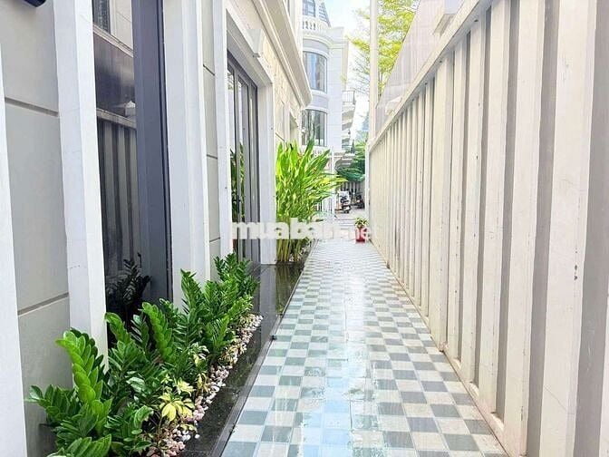 CHO THUÊ NHÀ PHỐ VINCOM MẶT TIỀN HÙNG VƯƠNG 7x15. GIÁ 25TR/ THÁNG