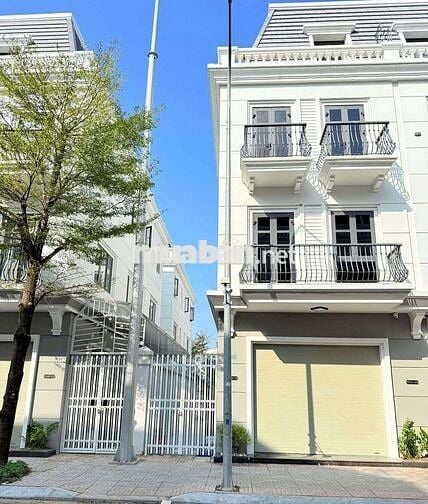 CHO THUÊ NHÀ PHỐ VINCOM MẶT TIỀN HÙNG VƯƠNG 7x15. GIÁ 25TR/ THÁNG