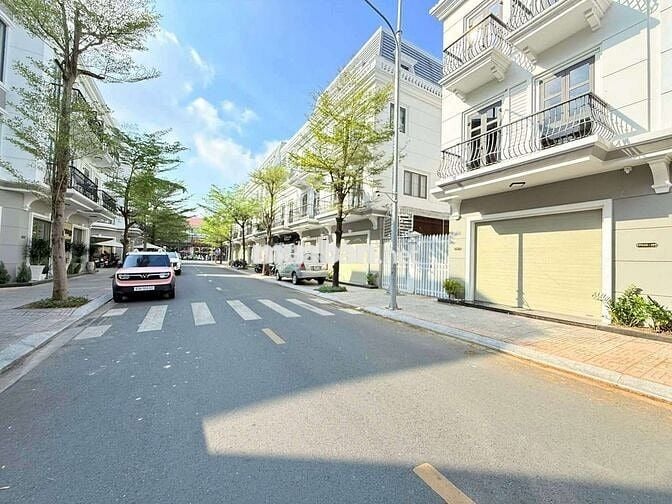 CHO THUÊ NHÀ PHỐ VINCOM MẶT TIỀN HÙNG VƯƠNG 7x15. GIÁ 25TR/ THÁNG