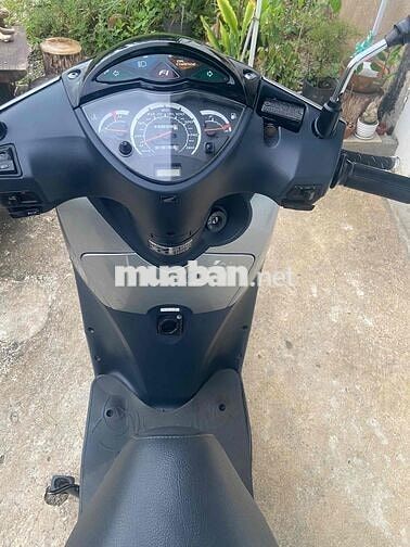 Định cư Úc nên bán SH ý 150i xe ít đi,màu Bạc đẹp
