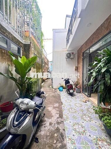 NHÀ TRỆT LẦU DIỆN TÍCH RỘNG 4 PHÒNG NGỦ - GẦN CÔNG VIÊN LƯU HỮU PHƯỚC