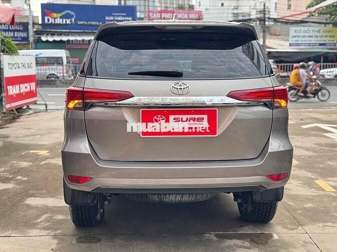 Toyota Fortuner dầu tự động màu đồng 2022 sơn zin