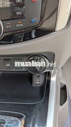 Nissan 2015 VL 2.5 AT 4WD - 155000 km