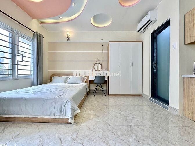 Cho Thuê Căn Hộ Ban Công Full Nội Thất Gần Ngã Tư Hàng Xanh, Gần UTH