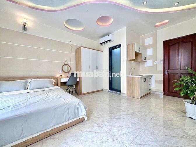 Cho Thuê Căn Hộ Ban Công Full Nội Thất Gần Ngã Tư Hàng Xanh, Gần UTH