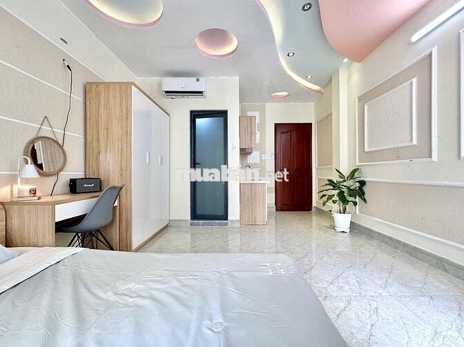 Cho Thuê Căn Hộ Ban Công Full Nội Thất Gần Ngã Tư Hàng Xanh, Gần UTH