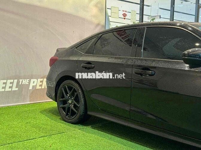 Civic RS Form mới- 9800 km, Siêu đẹp, cho vay 70%