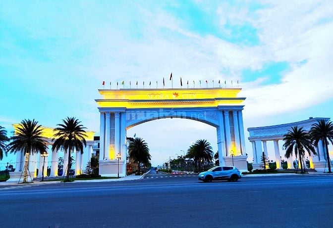 BÁN NỀN SHOPHOUSE MẶT TIỀN ĐƯỜNG 818 (ĐƯỜNG RỘNG 40 MÉT) 4 TỶ