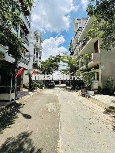 BÁN NHÀ TRONG KHU DÂN CƯ CAO CẤP LÊ THỊ RIÊNG QUẬN 12 CÓ VỈA HÈ