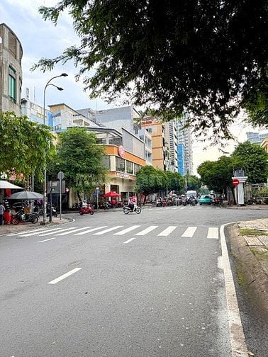 BÁN NHÀ MẶT TIỀN : 597 NGUYỄN TRÃI - P. 7 - Q. 5 - TPHCM