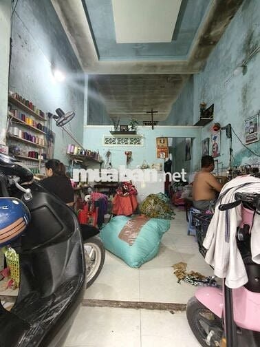 Nhà có hồ sơ xã, hẻm xe hơi, 1/ đường lớn, cách trường học 100m