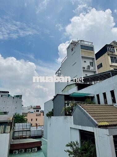 NGAY ETOWN ĐI BỘ CHỈ 2P  ĐỂ ĐI LÀM  STUDIO BAN CÔNG THOÁNG MÁT
