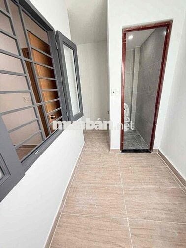 hơn 3T xíu- không lộ giới- không quy hoạch- 3 tầng - 2 pn - đg HT06- g