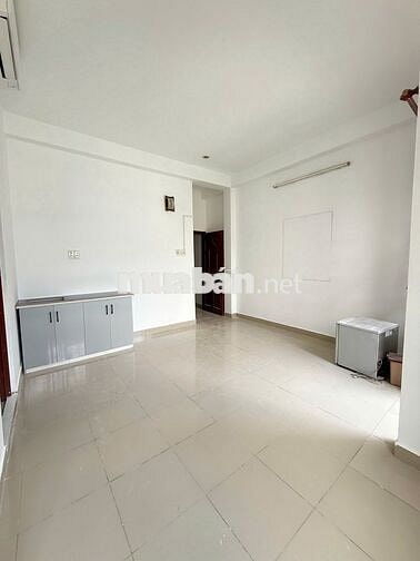 NGAY ETOWN ĐI BỘ CHỈ 2P  ĐỂ ĐI LÀM  STUDIO BAN CÔNG THOÁNG MÁT