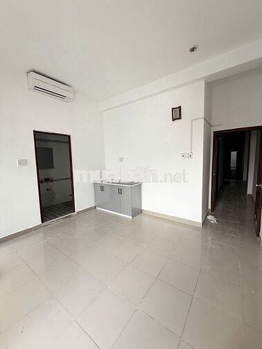 NGAY ETOWN ĐI BỘ CHỈ 2P  ĐỂ ĐI LÀM  STUDIO BAN CÔNG THOÁNG MÁT