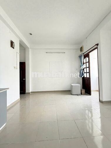 NGAY ETOWN ĐI BỘ CHỈ 2P  ĐỂ ĐI LÀM  STUDIO BAN CÔNG THOÁNG MÁT