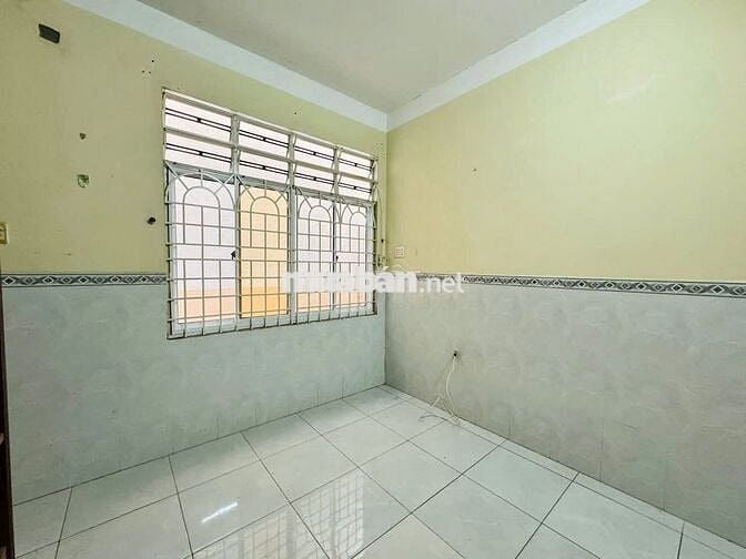 Bán nhà 5m x 40m cách Quốc Lộ 60 chỉ 10m, 1 căn nhà