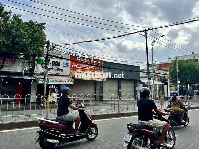 CHo thuê nhà mặt tiền đường Lê văn quới 8x19m 1L thông suốt vị trí đẹp