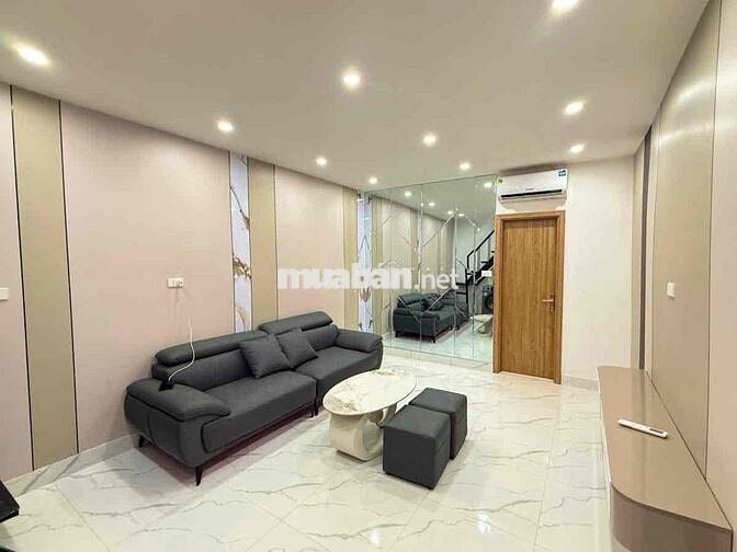 TRUNG TÂM QUẬN CẦU GIẤY - TẬP THỂ NGHĨA TÂN,  GỒM 3 NGỦ + 2 WC, 2 BAN