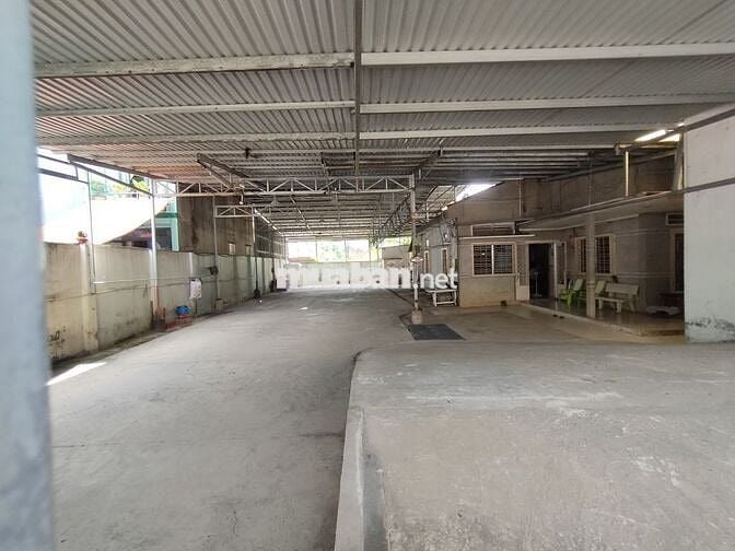 Bán gấp hơn 900 m2 mặt tiền Bà Triệu, Hốc Môn , 26x34 m2 , giá 92 tỷ