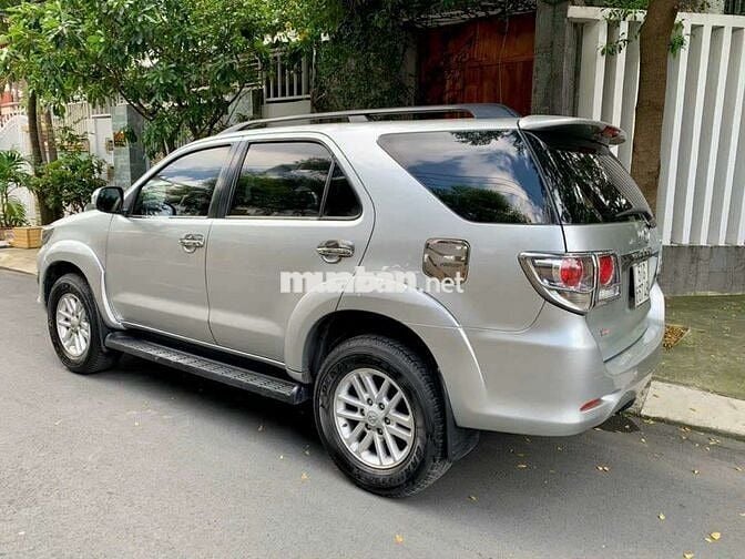Gia đình cần bán xe Toyota Fortuner bản V cao cấp