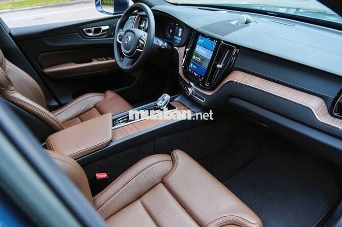 Volvo XC60 2025 Ultimate Bright B6 AWD - 4000 km