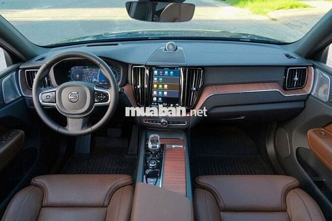 Volvo XC60 2025 Ultimate Bright B6 AWD - 4100 km
