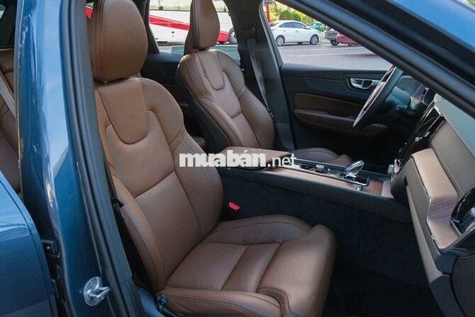 Volvo XC60 2025 Ultimate Bright B6 AWD - 4100 km