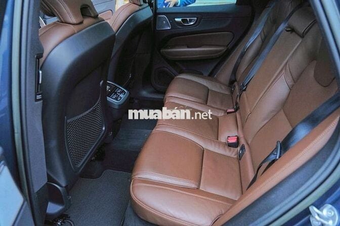 Volvo XC60 2025 Ultimate Bright B6 AWD - 4000 km