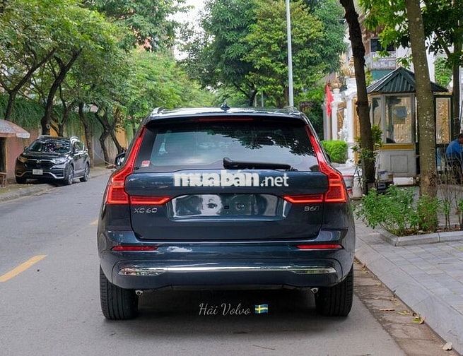 Volvo XC60 2025 Ultimate Dark B6 AWD - 4000 km