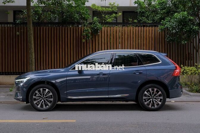 Volvo XC60 2025 Ultimate Dark B6 AWD - 4000 km